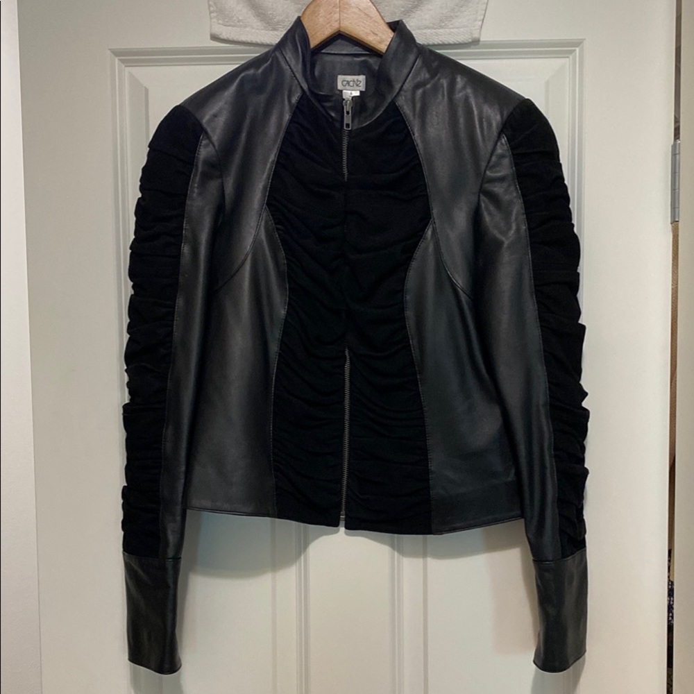 Cache-Chic Black Leather Jacket